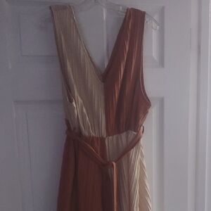 Elegant Two-Tone Sleeveless Dress